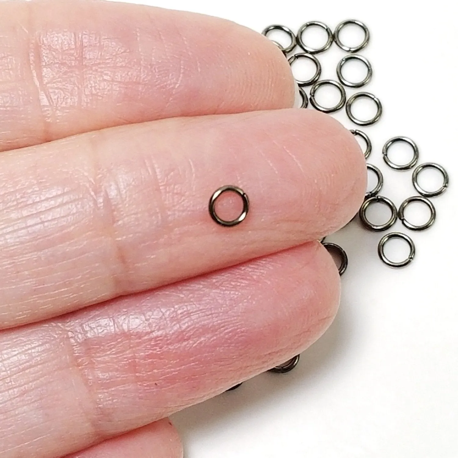 4mm Hematite / Black Stainless Jump Rings, 4x0.7mm, 2.6mm Inside Diameter, Closed Unsoldered, Lot Size 50 Pieces