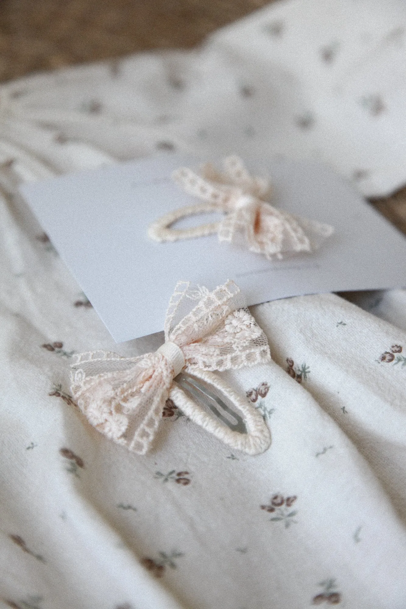 Champagne Lace Bow Snap Clip