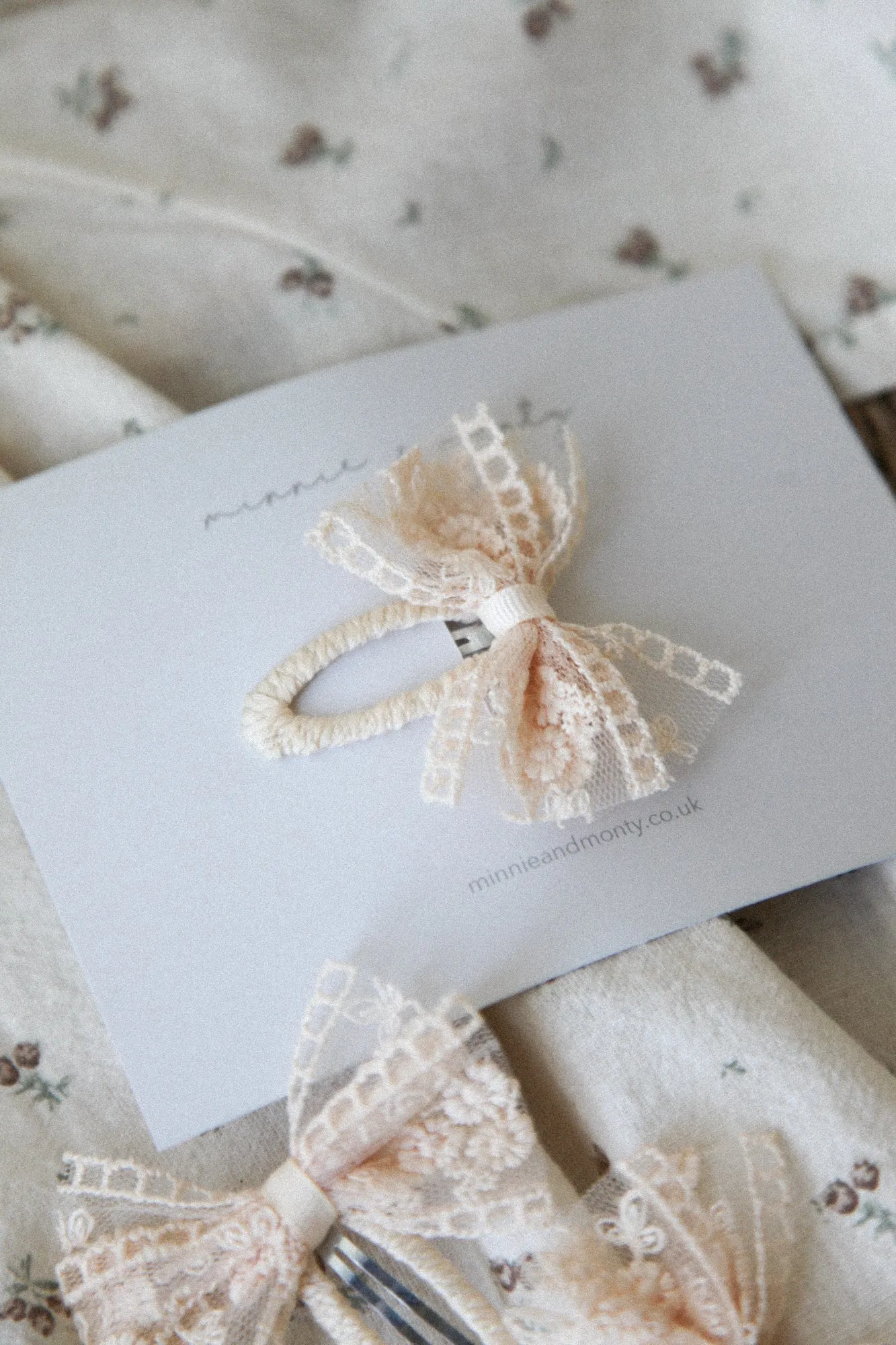 Champagne Lace Bow Snap Clip