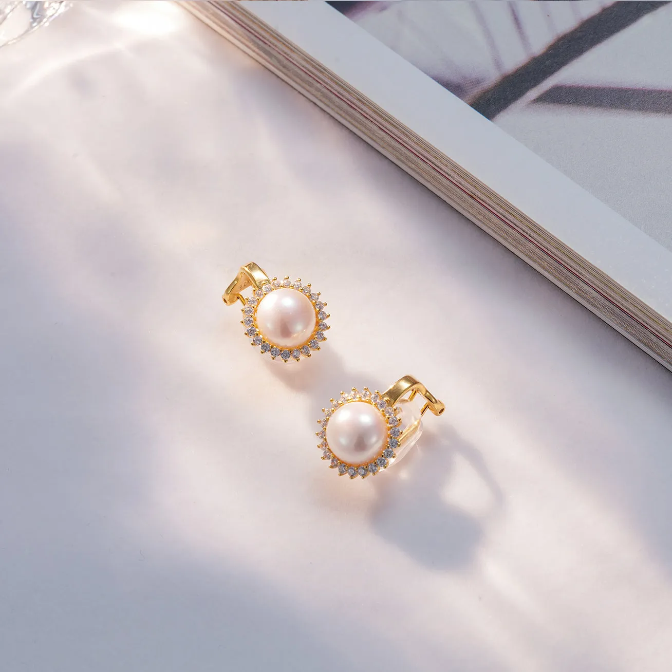 Clip-On Freshwater Pearl Earrings WE00601