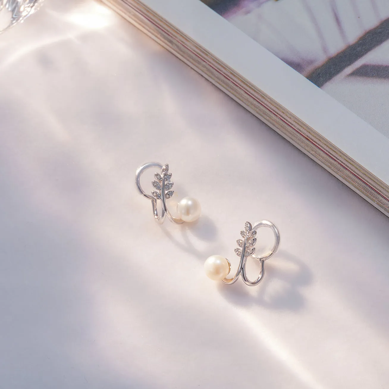 Clip-On Freshwater Pearl Earrings WE00604