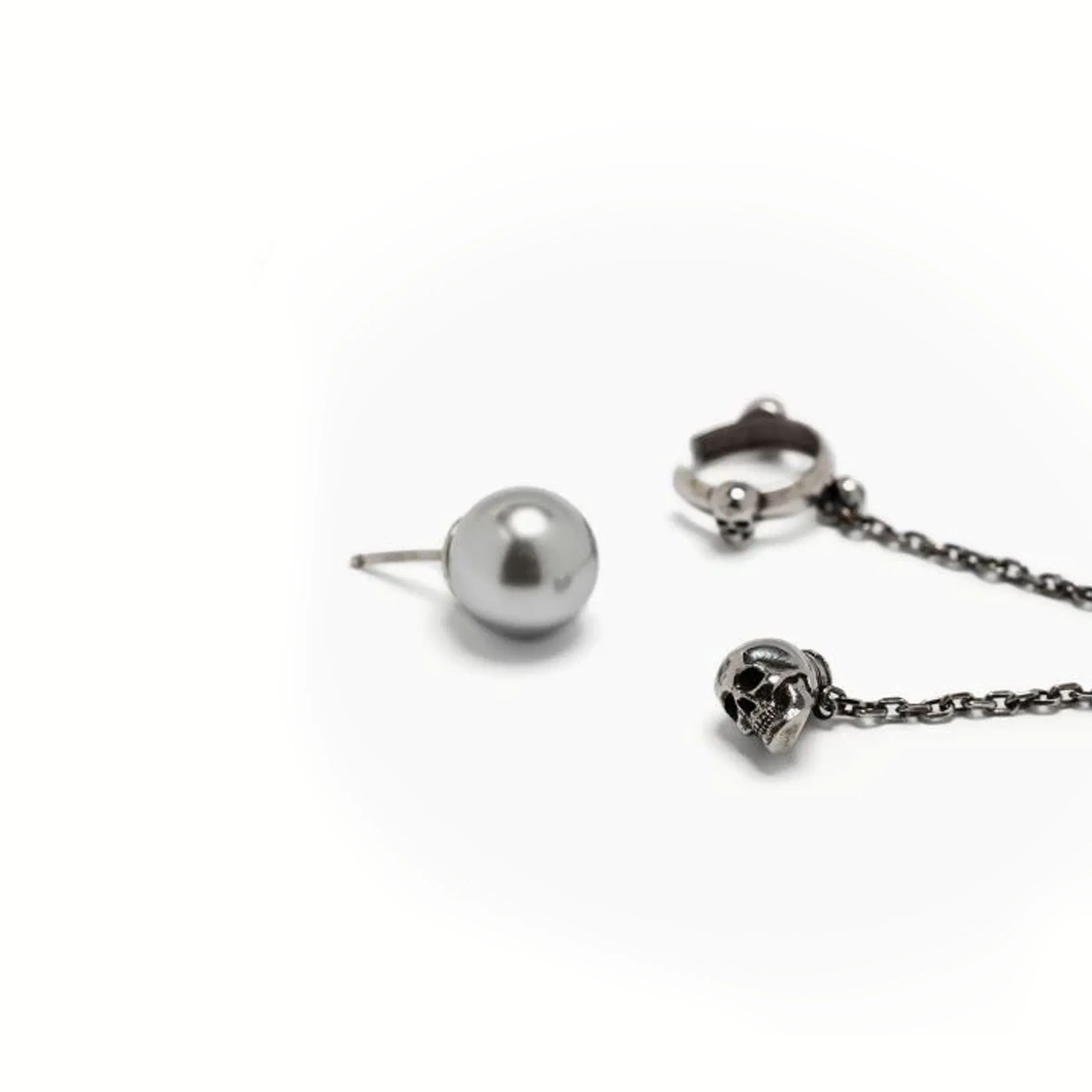 Pearl N Skull Ear Cuff, Silver