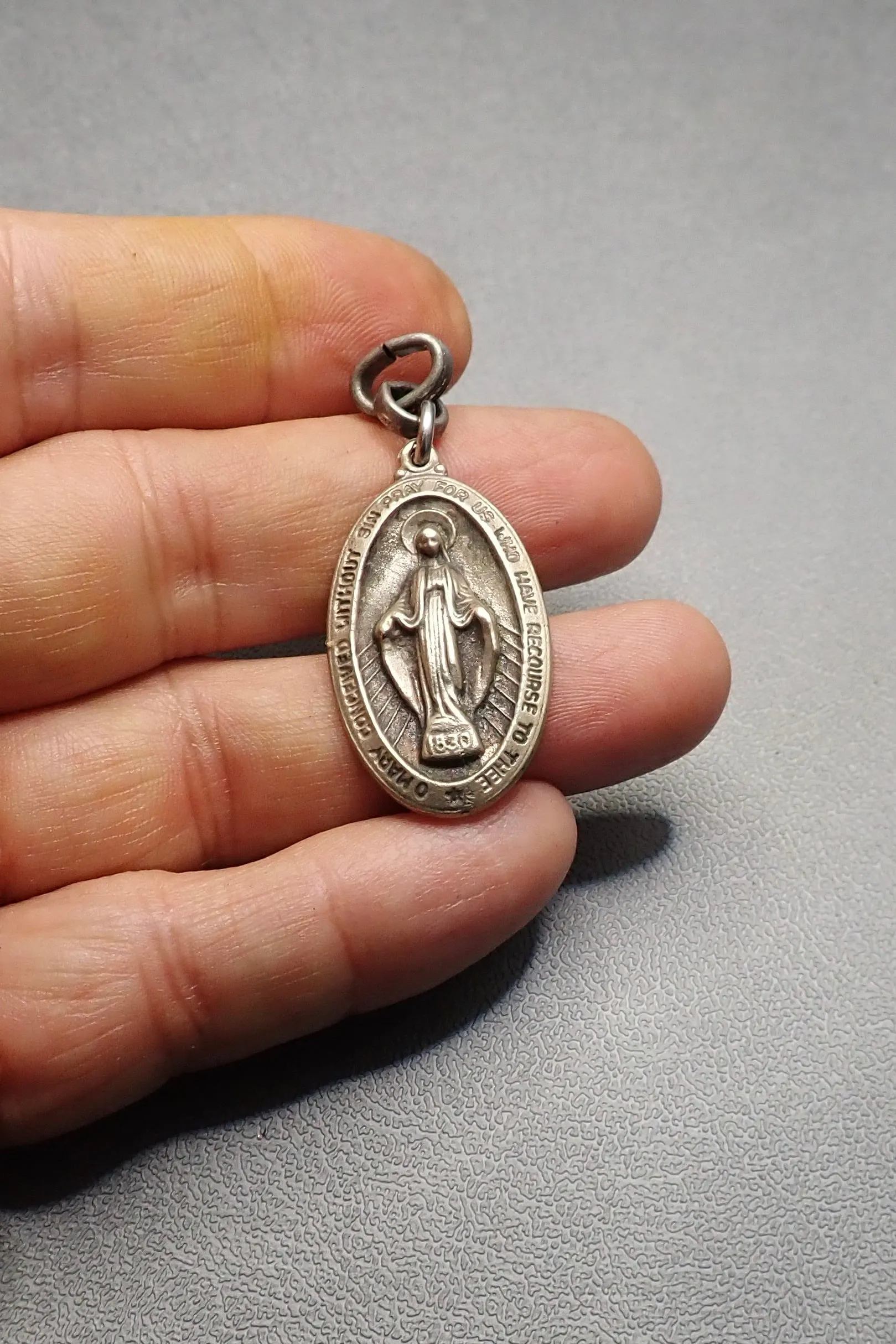 VIRGEN MARY PENDANT